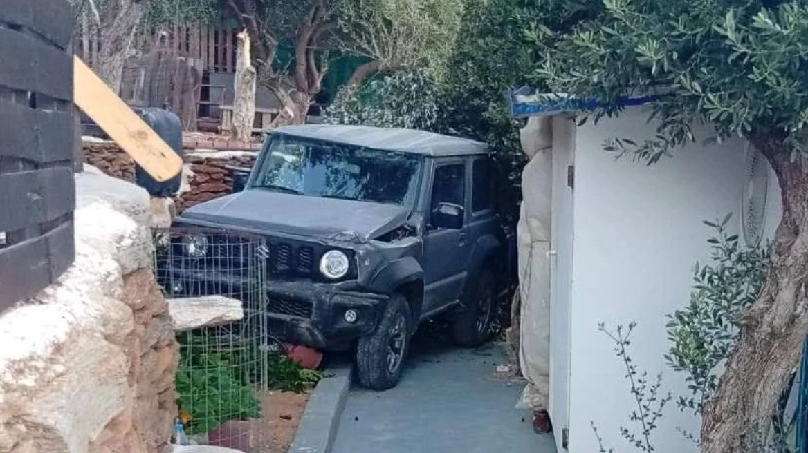 Τζιπ παρασύρθηκε από τον αέρα και έπεσε μέσα σε σπίτι