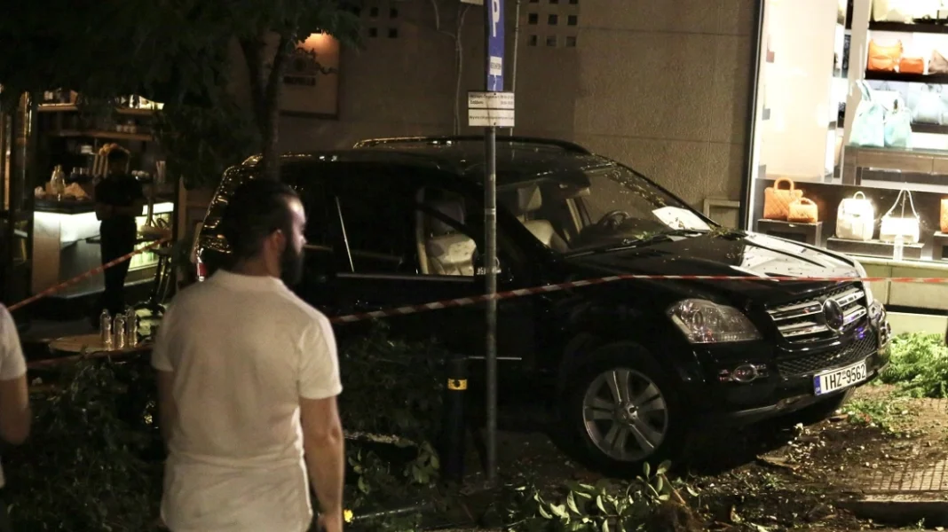Τζιπ έπεσε σε πεζούς έξω από εστιατόριο – 11 τραυματίες, ένας σοβαρά