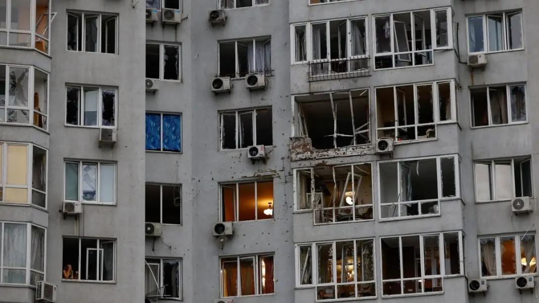 Πολύνεκρες επιθέσεις στην Ουκρανία λίγο μετά τη νέα διορία Τραμπ στον Πούτιν: 20 νεκροί από ρωσικά πλήγματα τη νύχτα
