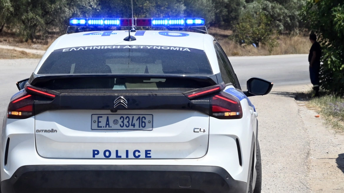 Ανήλικοι διέρρηξαν κατάστημα και έκλεψαν κινητά τηλέφωνα και ρολόγια αξίας 2.350 ευρώ