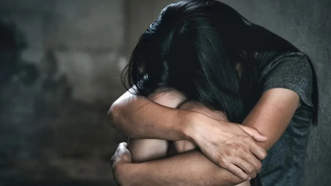 Την έπιασε από τον λαιμό στην παραλία και στη συνέχεια την βίασε – Οι στιγμές φρίκης που έζησε η 51χρονη