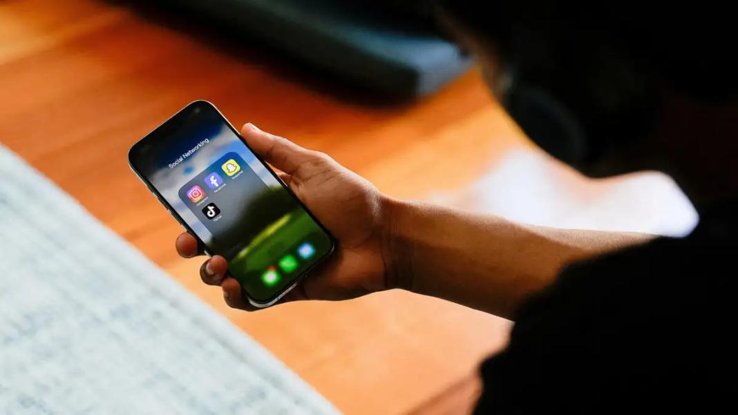 «Blackout challenge»: Με σεντόνι περασμένο στο λαιμό βρέθηκε ο 12χρονος Σεμπάστιαν που πέθανε