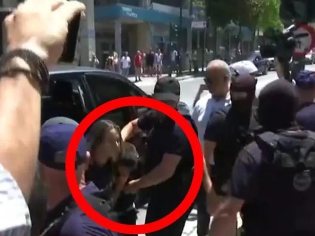 Την Κυριακή απολογείται η Μουρτζούκου για τις δολοφονίες των βρεφών – «Φόνισσα» φώναζε το πλήθος έξω από το δικαστήριο