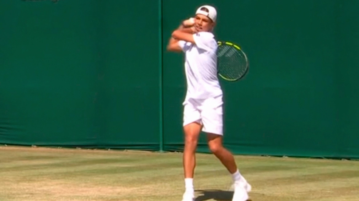 O Ραφαήλ Παγώνης αγωνίζεται σήμερα για τον θρόνο του Wimbledon U14 – Πού θα δείτε τον τελικό