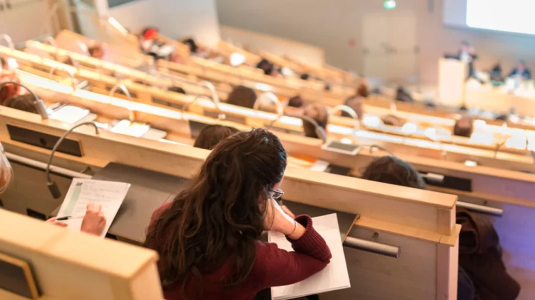 Την ερχόμενη εβδομάδα η εισήγηση για τα ξένα πανεπιστήμια λέει το υπουργείο Παιδείας – «Έως αρχές Οκτωβρίου θα λειτουργήσουν όσα πάρουν άδεια»