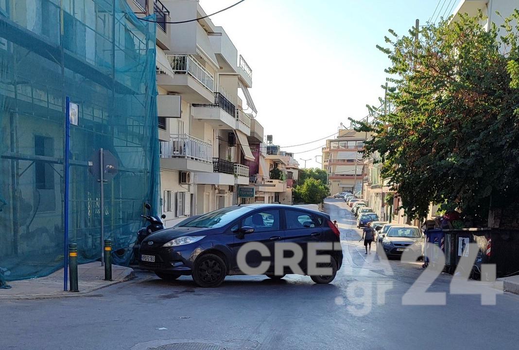 Ηράκλειο: Ένα ακόμη… επικό παρκάρισμα στη μέση του δρόμου