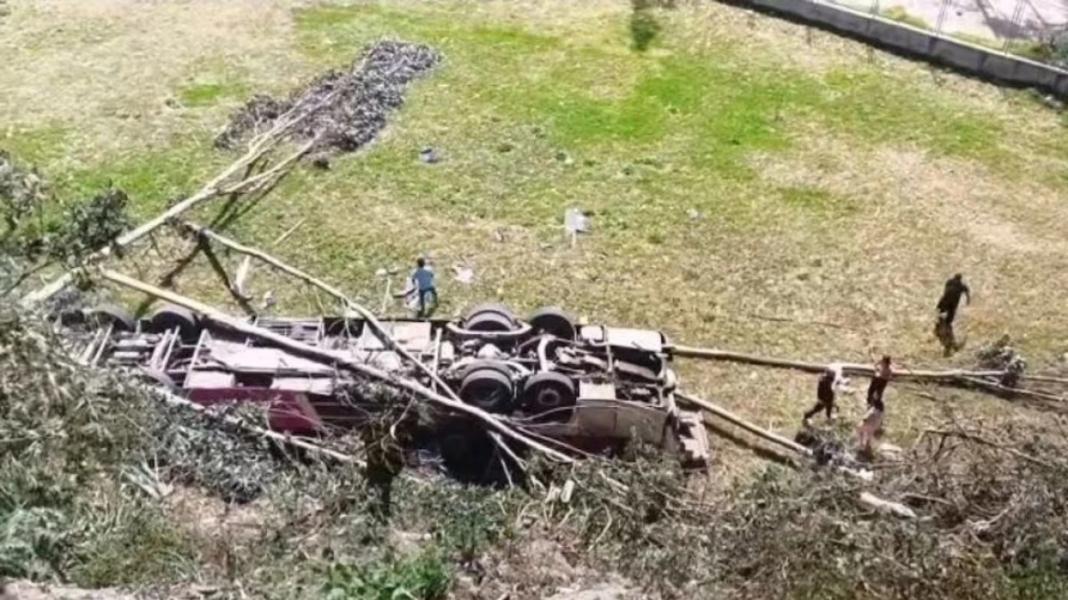 Τραγωδία στο Περού – 15 νεκροί από την πτώση λεωφορείου σε χαράδρα