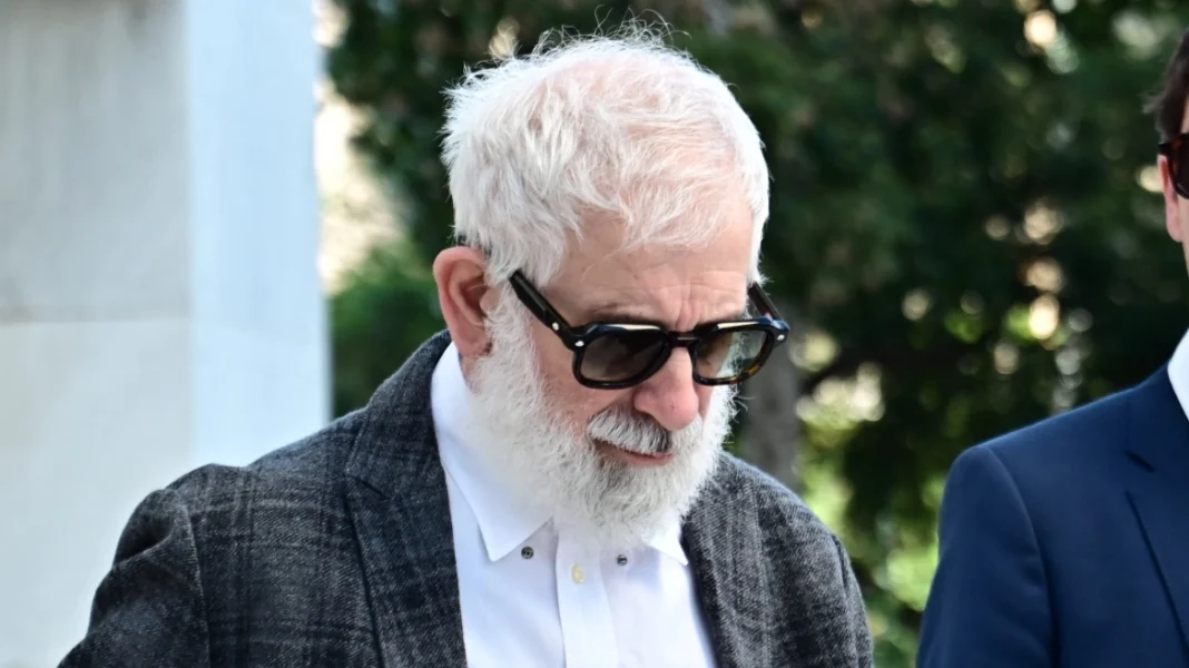 Πετρος Φιλιππίδης: Απουσιάζει από την αγόρευση της πολιτικής αγωγής – «Είναι καλά, αλλά δεν μπορεί να ακούει ψεύδη», είπε ο δικηγόρος του