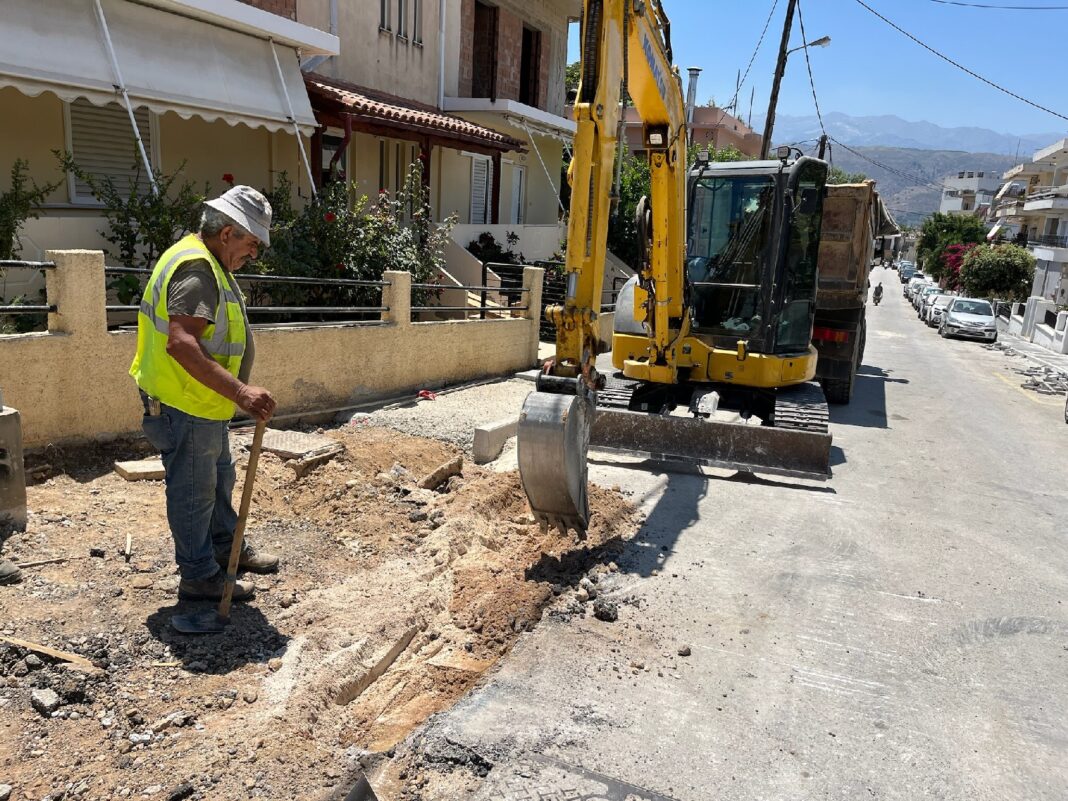 Συνεχίζονται οι μεγάλες παρεμβάσεις στα πεζοδρόμια του Δήμου Χανίων