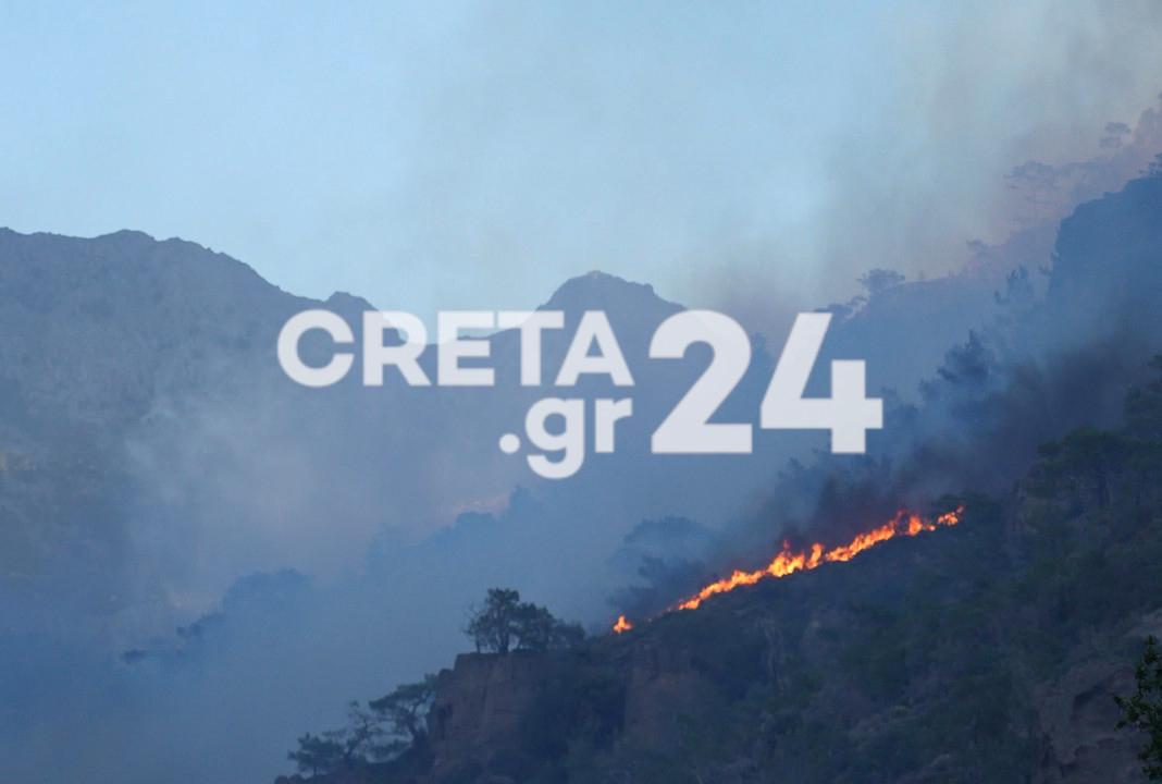 Τουρίστες ζήτησαν να φύγουν από την Ιεράπετρα μετά τον πύρινο όλεθρο – Ακυρώσεις αναμένουν οι ξενοδόχοι