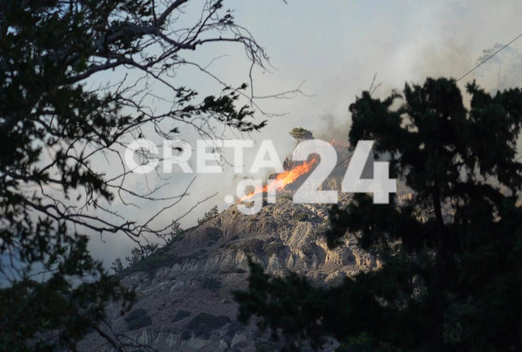 Ταυτόχρονες αναζωπυρώσεις σε διαφορετικά σημεία στην Ιεράπετρα – Στη «μάχη» και εκατοντάδες κάτοικοι