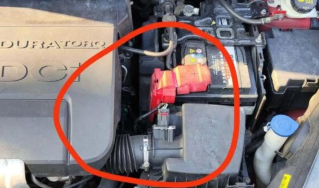Έκρυβε 110,8 γραμμάρια κάνναβης στη μηχανή του αυτοκίνητό του – Συνελήφθη ο 30χρονος