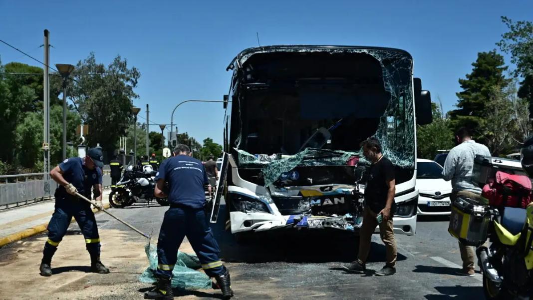Σύγκρουση λεωφορείων στη Βούλα: Έρευνα του ΟΑΣΑ με ειδικό κλιμάκιο για τα αίτια του τροχαίου