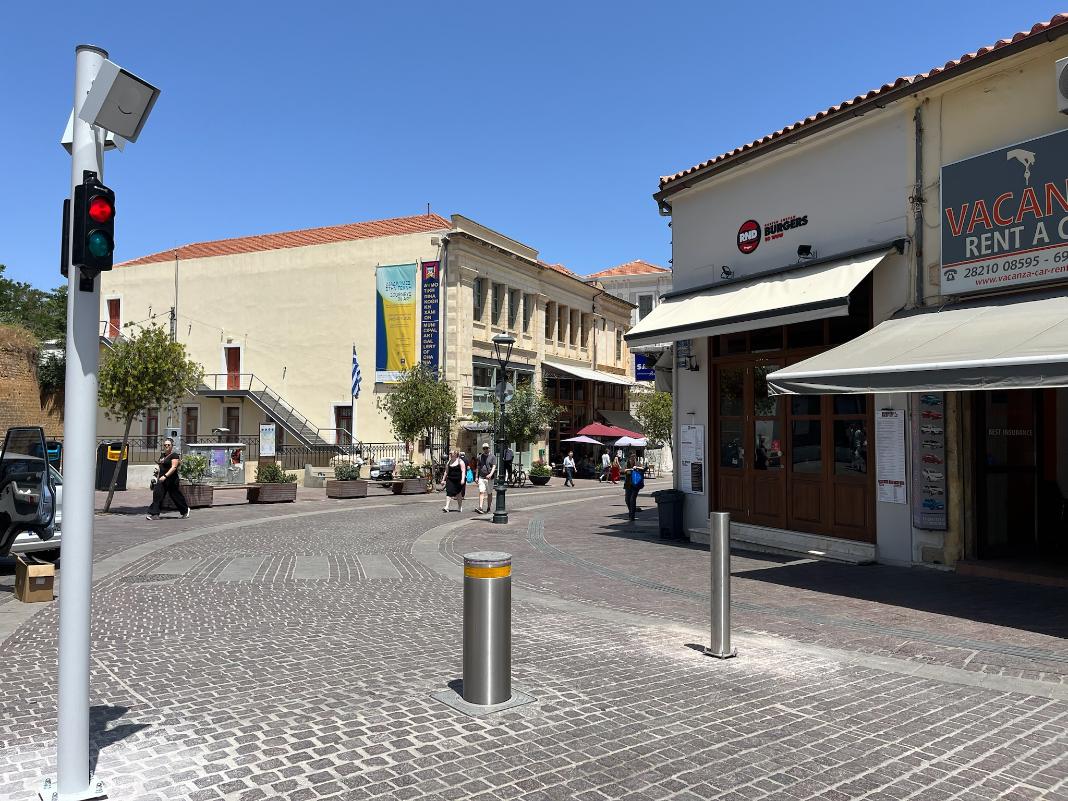 Σε λειτουργία οι νέες βυθιζόμενες μπάρες του Δήμου Χανίων στην Παλιά Πόλη και το Ενετικό Λιμάνι