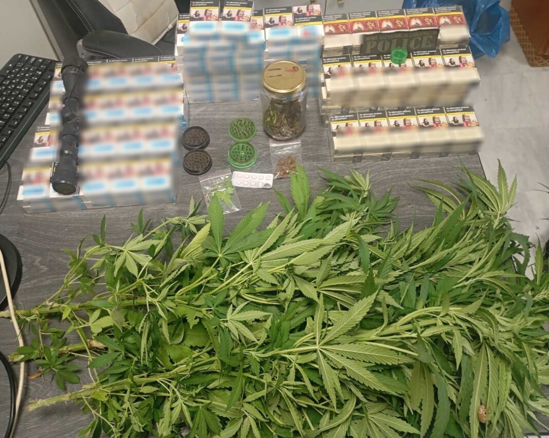 Κρήτη: Αστυνομική επιχείρηση σε σπίτι και χωράφι «αποκάλυψε» δενδρύλλια κάνναβης και λαθραία τσιγάρα