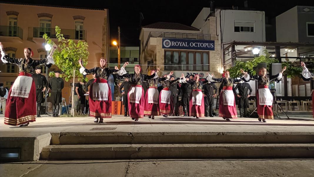 Με επιτυχία ολοκληρώθηκε το 1ο Μουσικοχορευτικό Αντάμωμα Παραδοσιακών Χορών στο Λιμάνι Κολυμπαρίου του Δήμου Πλατανιά