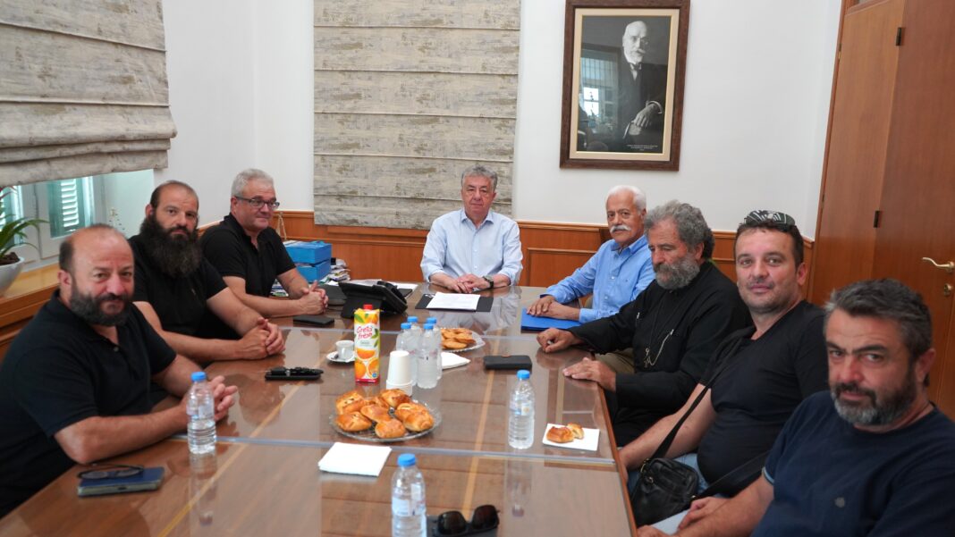 Συνάντηση του Περιφερειάρχη Κρήτης με τον Δήμαρχο Αποκορώνου