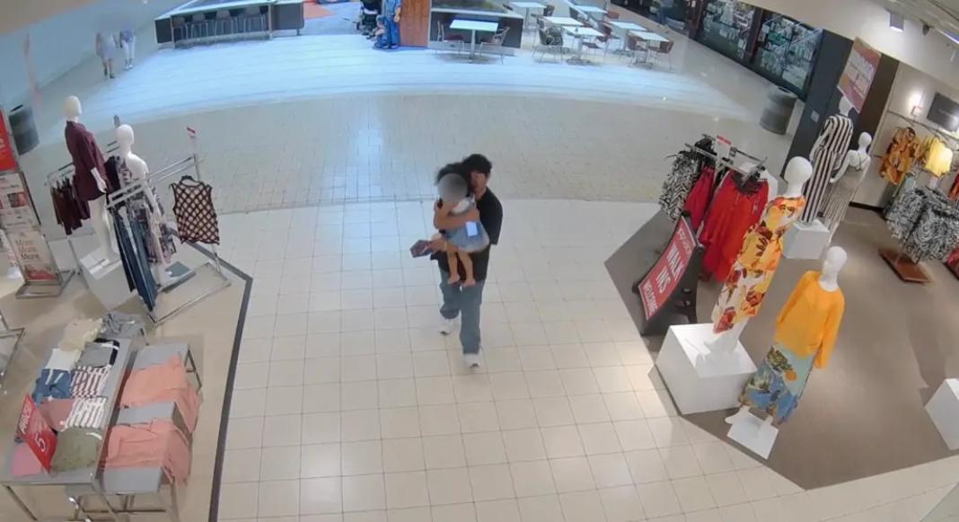 Άνδρας προσπάθησε να απαγάγει 3χρονο κορίτσι σε εμπορικό κέντρο – Τον σταμάτησε η μητέρα της μικρής (βίντεο)