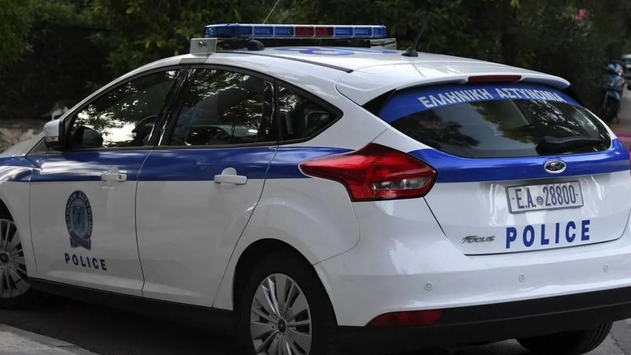 Βυτιοφόρο έπεσε σε κανάλι – Σώος απεγκλωβίστηκε ο οδηγός του