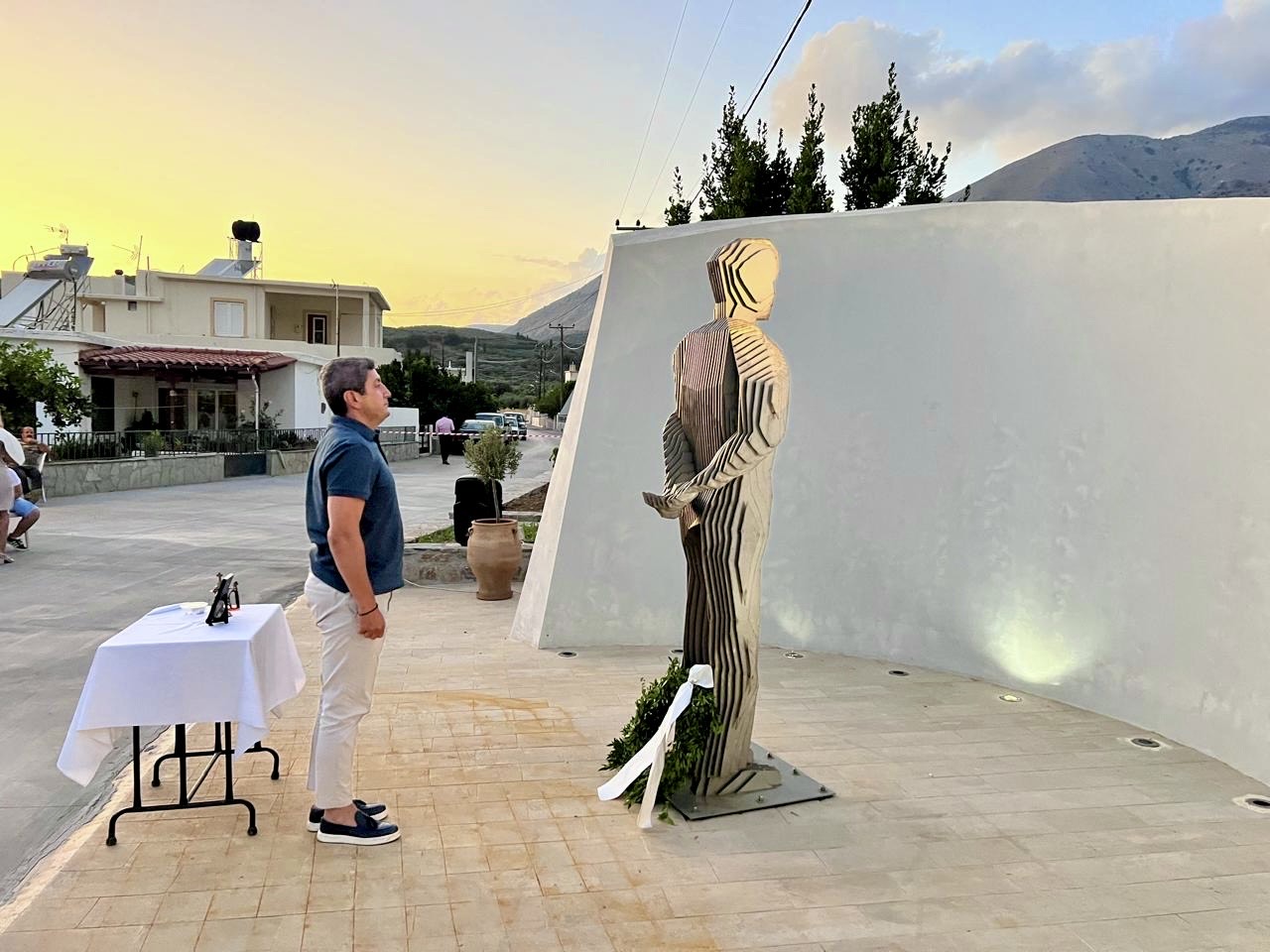 Ο Λευτέρης Αυγενάκης στην εκδήλωση μνήμης και τιμής για τα θύματα της ναζιστικής κατοχής στη λεκάνη της Εμπάρου