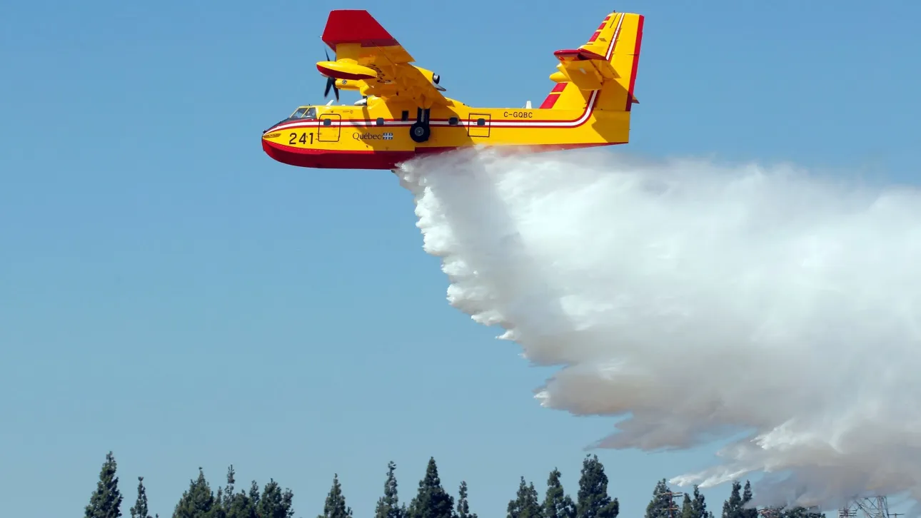 Σε εξέλιξη η φωτιά στο Μανούτσο Κερατέας – Μηνύματα του 112 για εκκενώσεις