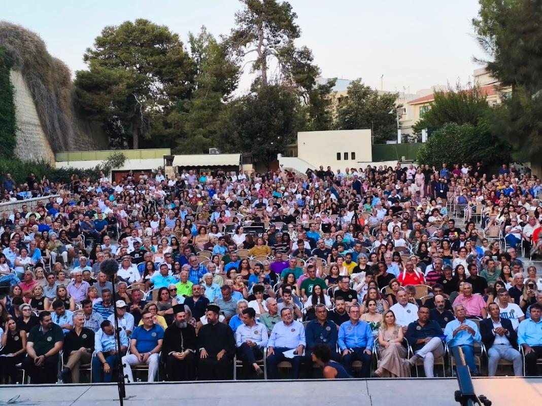 Ισχυρό μήνυμα για την Παπούρα στο κατάμεστο το Κηποθέατρο Νίκος Καζαντζάκης