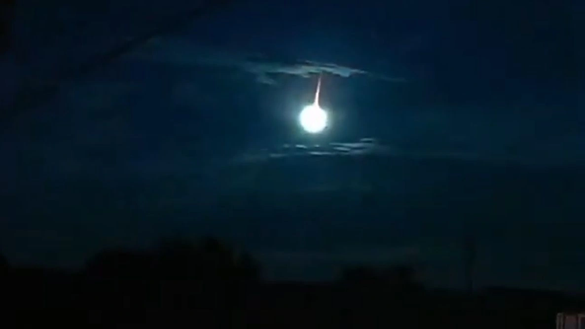 Ιαπωνία: «Ένιωσαν τον αέρα να δονείται» – Βίντεο καταγράφει πύρινη σφαίρα να διασχίζει τον ουρανό