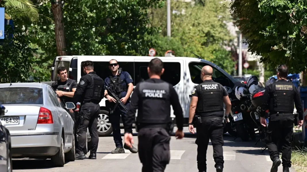 Ενώπιον του ανακριτή ο 28χρονος που μαχαίρωσε την 47χρονη στο Χαλάνδρι – Τι ισχυρίζεται