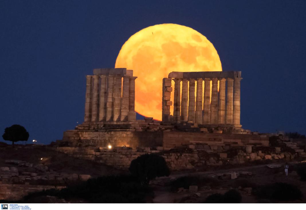 Αυγουστιάτικη Πανσέληνος: Σήμερα η κορύφωση του μαγευτικού θεάματος – Γιατί ονομάζεται «Φεγγάρι του Οξύρρυγχου», οι δωρεάν εκδηλώσεις