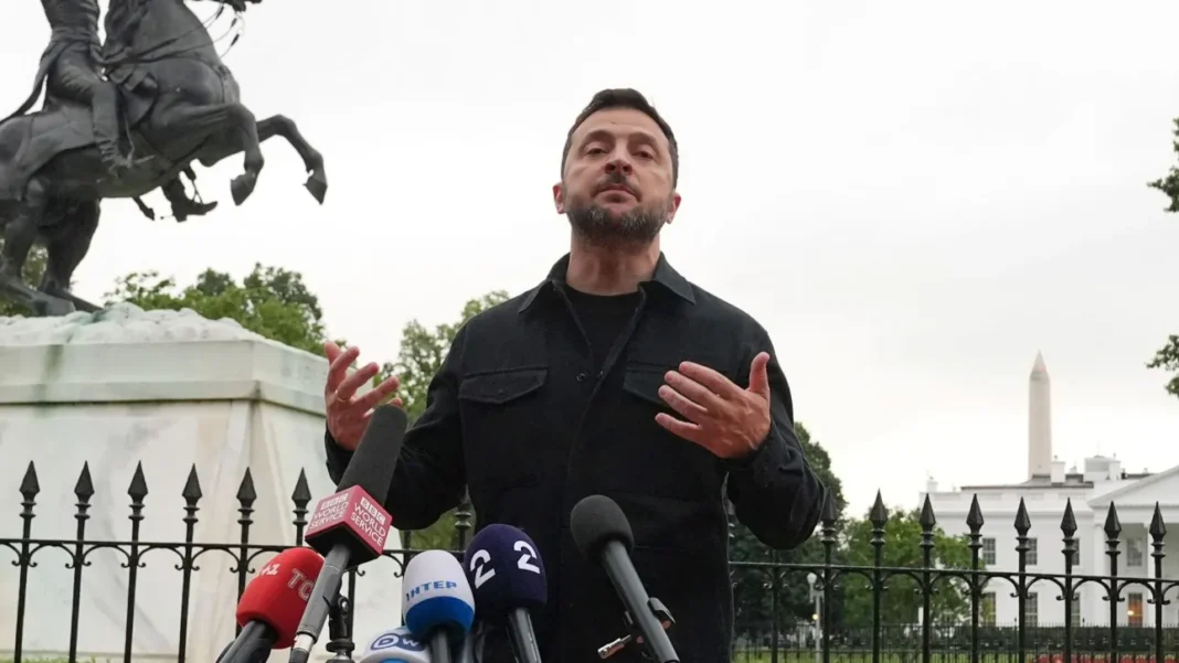 Ο Μεντβέντεφ αποκαλεί «κλόουν» τον Ζελένσκι: «Ποιο τραγούδι θα τραγουδήσει για εγγυήσεις και εδάφη;»