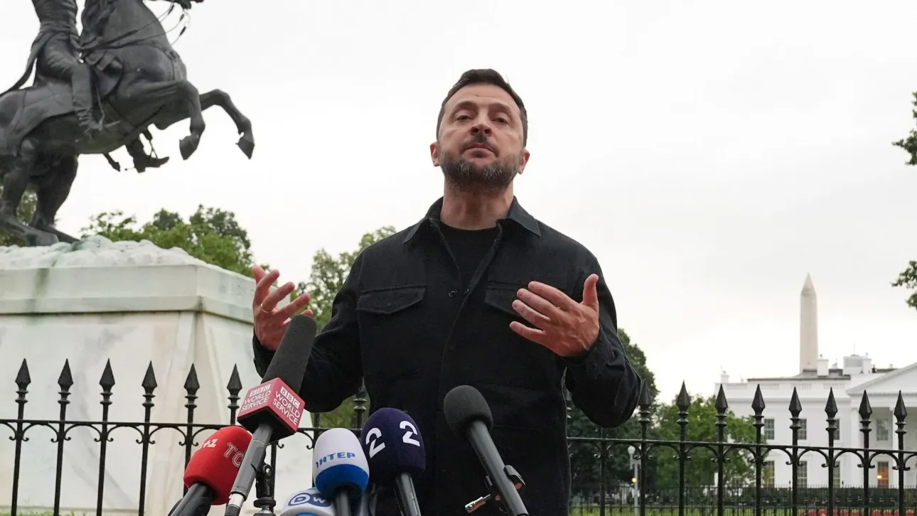 Ο Μεντβέντεφ αποκαλεί «κλόουν» τον Ζελένσκι: «Ποιο τραγούδι θα τραγουδήσει για εγγυήσεις και εδάφη;»