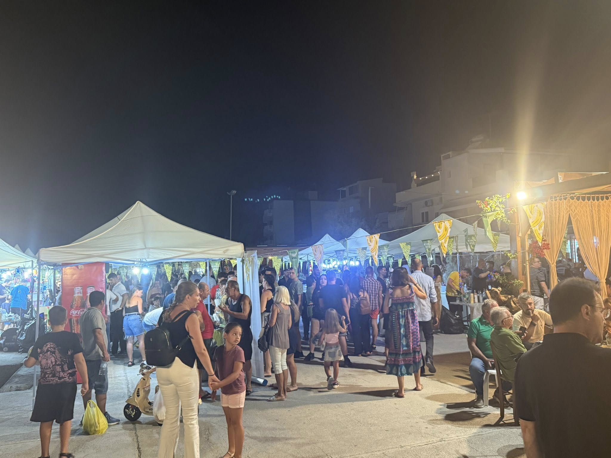 O κόσμος «αγκάλιασε» την 7η Γιορτή Μπανάνας κατακλύζοντας το λιμάνι της Άρβης