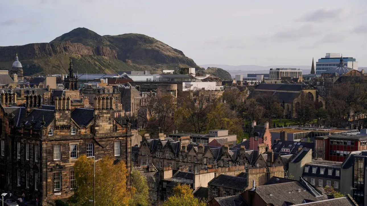 Πυρκαγιά στον εμβληματικό λόφο Arthur’s Seat στο Εδιμβούργο