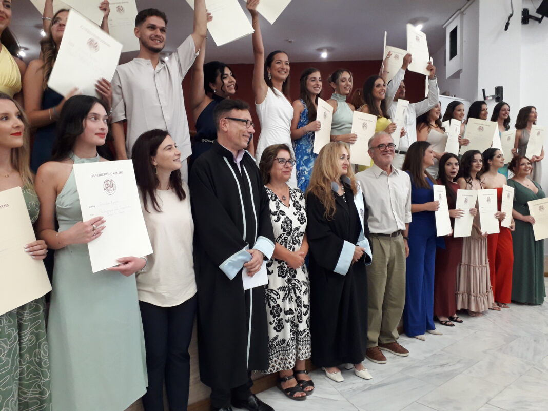 Ρέθυμνο: Χαρά και συγκίνηση στην τελετή ορκωμοσίας αποφοίτων της Σχολής Επιστημών Αγωγής