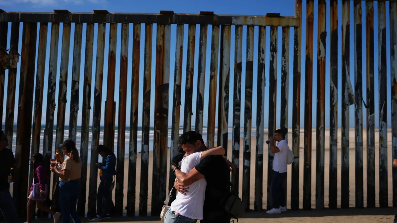 Εντολή Τραμπ να βαφτεί μαύρο το τείχος στο Μεξικό για την αποτροπή της παράτυπης μετανάστευσης