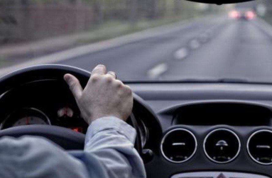 Απίστευτο: Οδήγησε 300 χιλιόμετρα και μετά κατάλαβε ότι ξέχασε την σύζυγό του