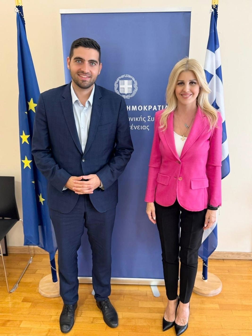 Ο Κωνσταντίνος Κεφαλογιάννης στην Υφυπουργό Κοινωνικής Συνοχής και Οικογένειας Έλενα Ράπτη