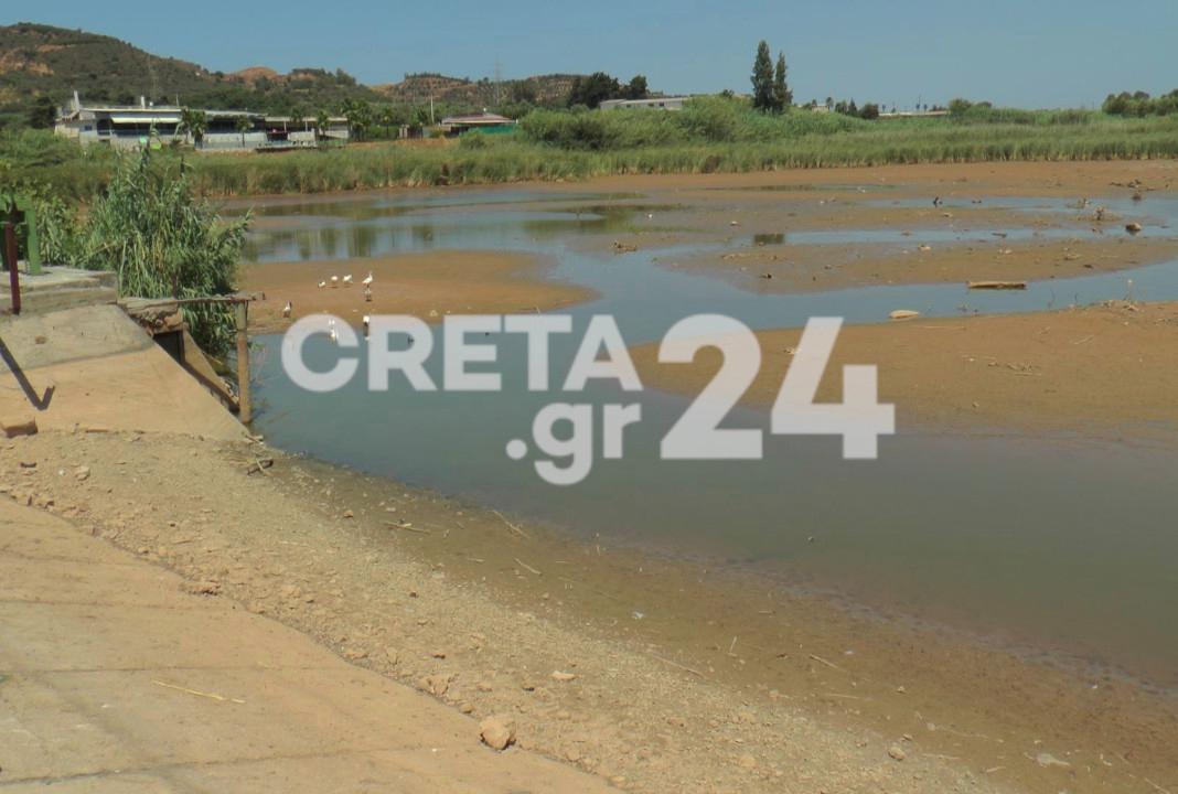 Λειψυδρία: Εικόνες πλήρους ξηρασίας στην Λίμνη της Αγυιάς