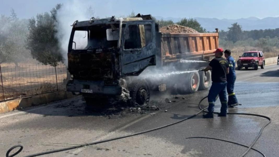 Κρήτη: Φορτηγό «τυλίχθηκε» στις φλόγες – Ολοκληρωτική καταστροφή