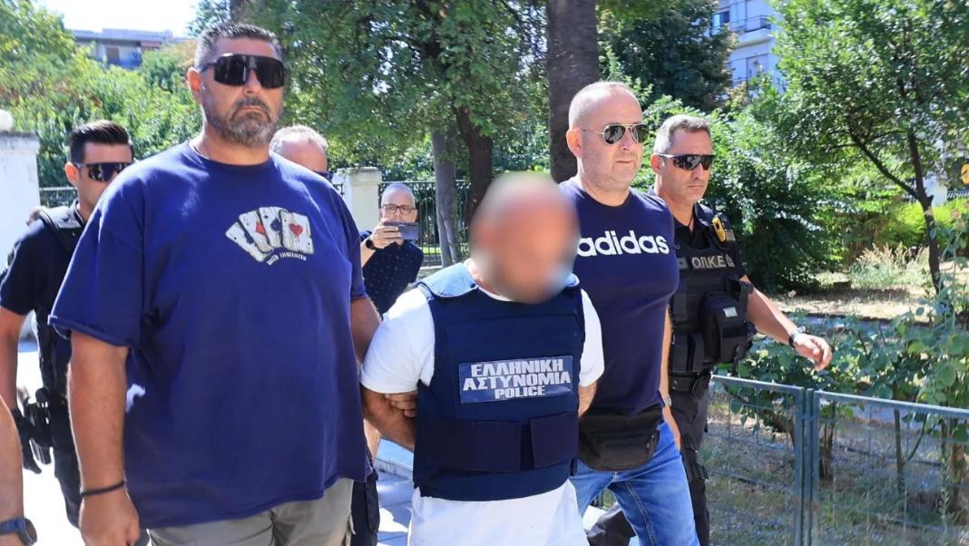 Βόλος: «Κυνηγούσε τη μητέρα μου με το μαχαίρι»: Οι εφιαλτικές περιγραφές του παιδιού της 36χρονης