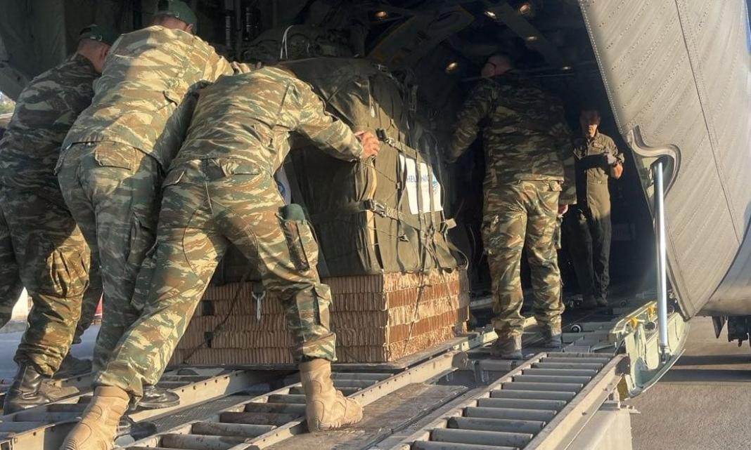 Ρίψη τροφίμων στη Γάζα από ελληνικά αεροσκάφη: Συγχαρητήρια από τον Νίκο Δένδια – Βίντεο