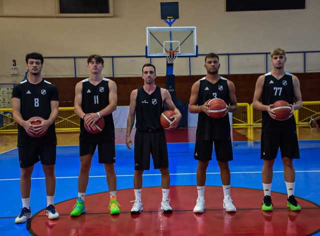Μπήκε στο γήπεδο και το τμήμα μπάσκετ του ΟΦΗ-Ευχές για καλή σεζόν απο τον Ερασιτέχνη ΟΦΗ