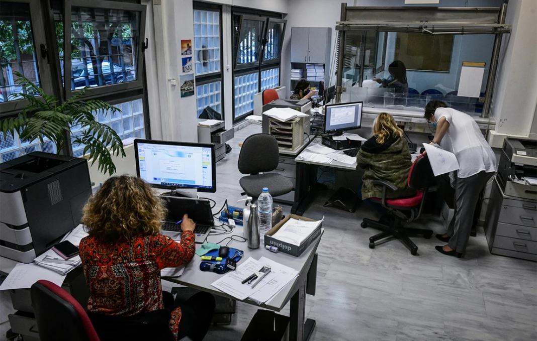 Απόλυση για όσους αρνούνται επί δύο χρονιές την αξιολόγηση: Οι αλλαγές στο νέο πειθαρχικό δίκαιο για τους δημόσιους υπαλλήλους