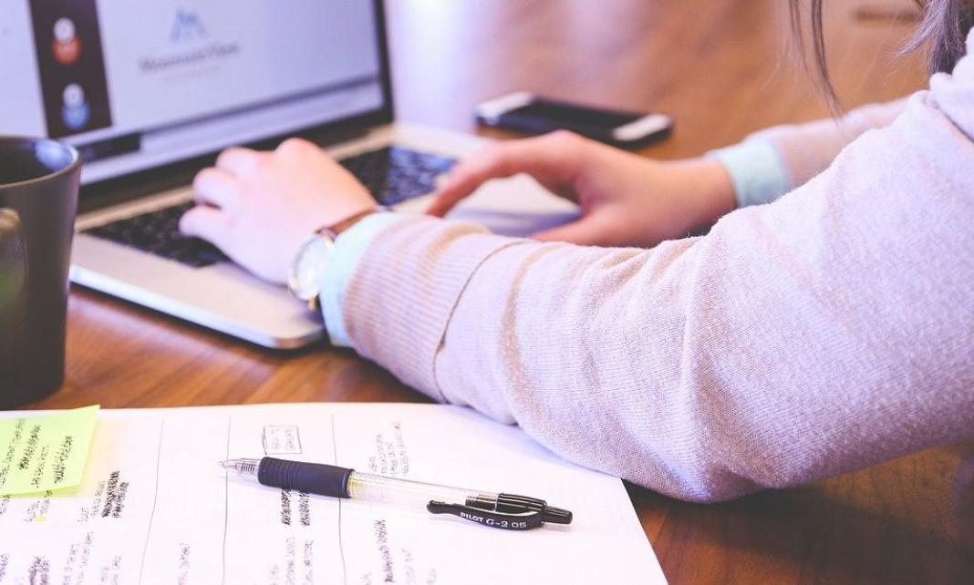 Απάτη με «εργαζόμενες καθαριότητας» στο Facebook – Άρπαξαν από θύμα 50.000 ευρώ