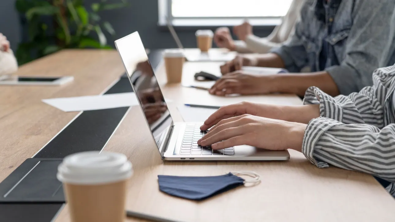 Νέα δεδομένα στις προσλήψεις και τις υπερωρίες – Τι φέρνει το εργασιακό νομοσχέδιο