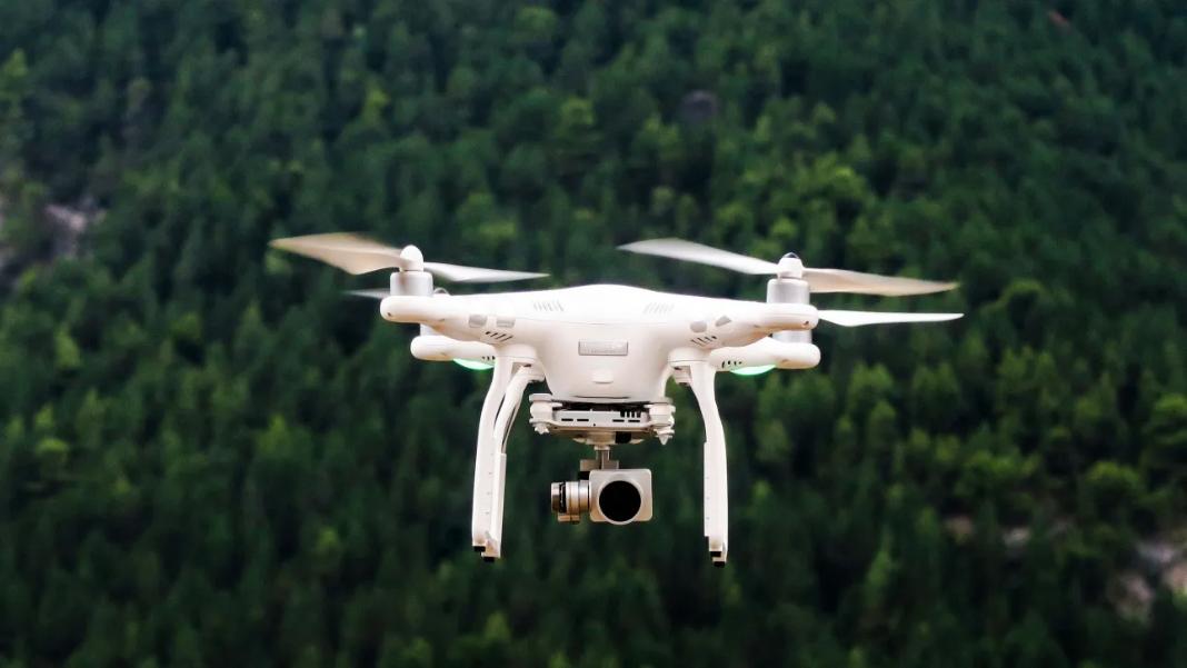 Drones εξοπλισμένα με σπρέι πιπεριού στα σχολεία της Φλόριντα για την αποτροπή ενόπλων επιθέσεων