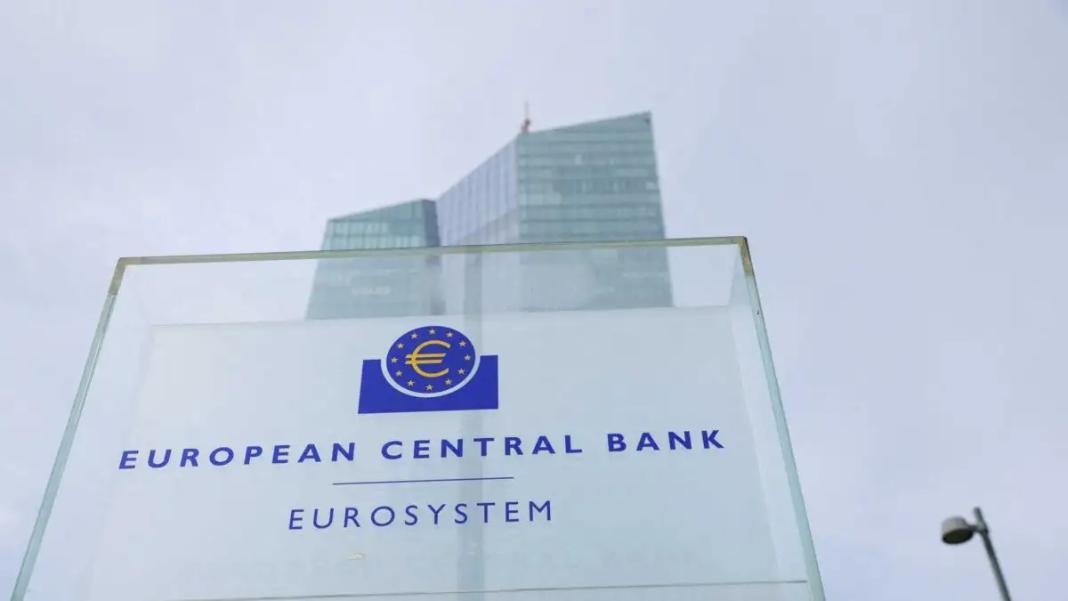ΕΚΤ: «Φρένο» στις μειώσεις επιτοκίων – Τι προβλέπει για την πορεία της οικονομίας