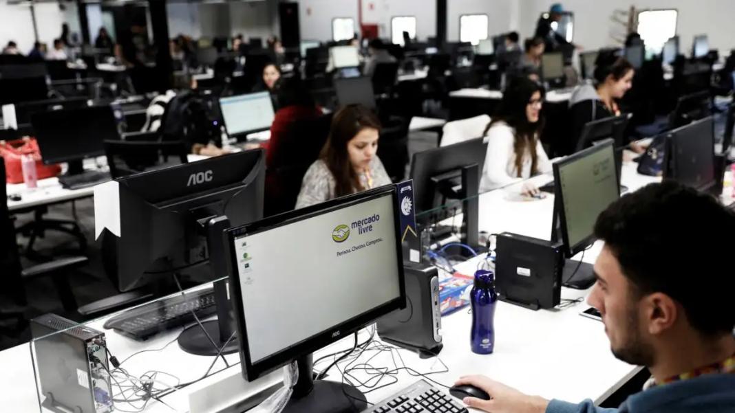 Όλες οι αλλαγές στο εργασιακό νομοσχέδιο – Δικαίωμα 13 ωρών απασχόλησης, ευκολότερες προσλήψεις και ενίσχυση ασφάλισης