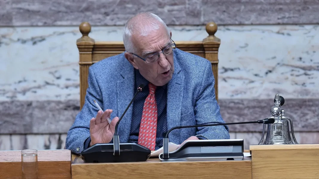 Κακλαμάνης: «Κόφτης» στο μικρόφωνο για όσους υπερβαίνουν τον χρόνο ομιλίας στη Βουλή