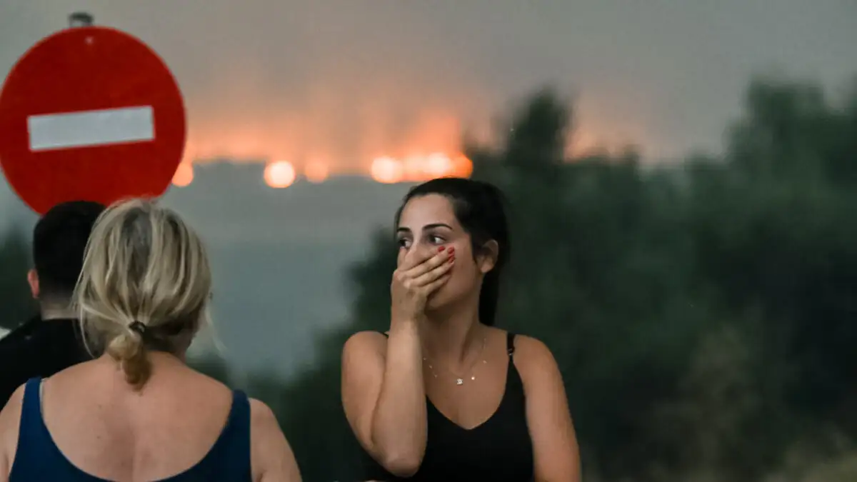 Φωτιές σε Αχαΐα, Πρέβεζα, Χίο και Ζάκυνθο: Συνεχή μηνύματα του 112 για εκκενώσεις οικισμών